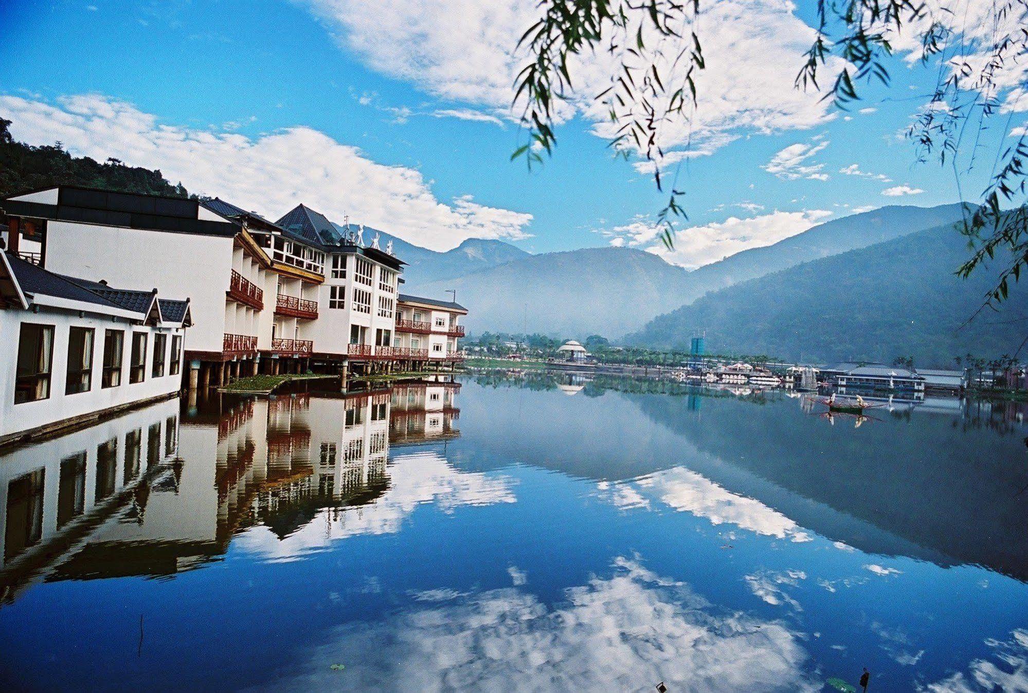 Lakeside Resort Nantou Exteriör bild
