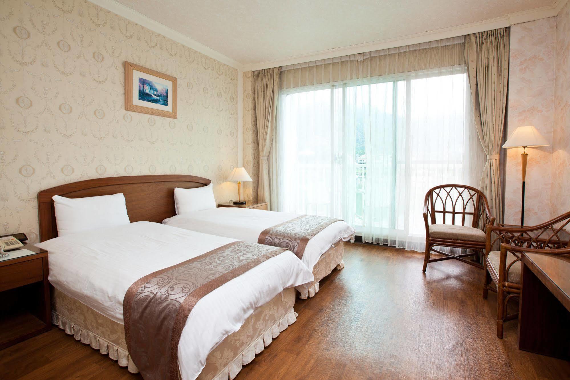 Lakeside Resort Nantou Exteriör bild