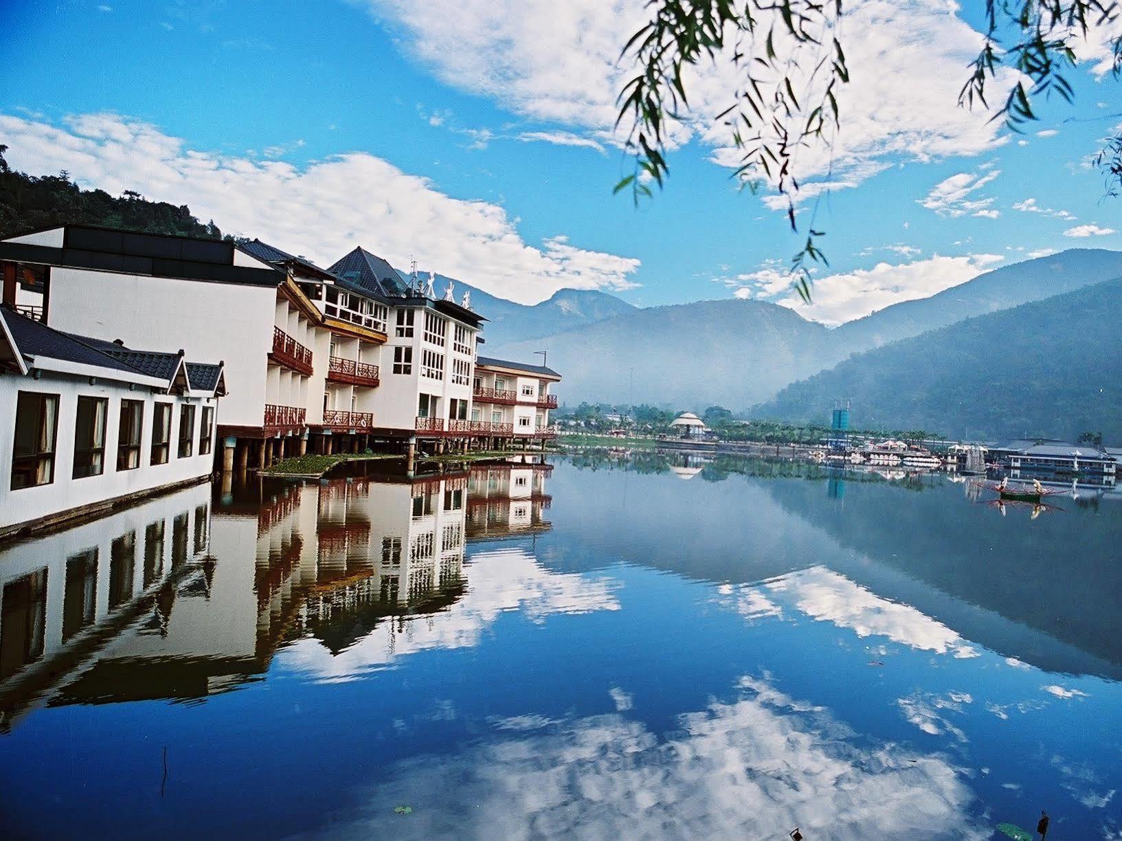 Lakeside Resort Nantou Exteriör bild